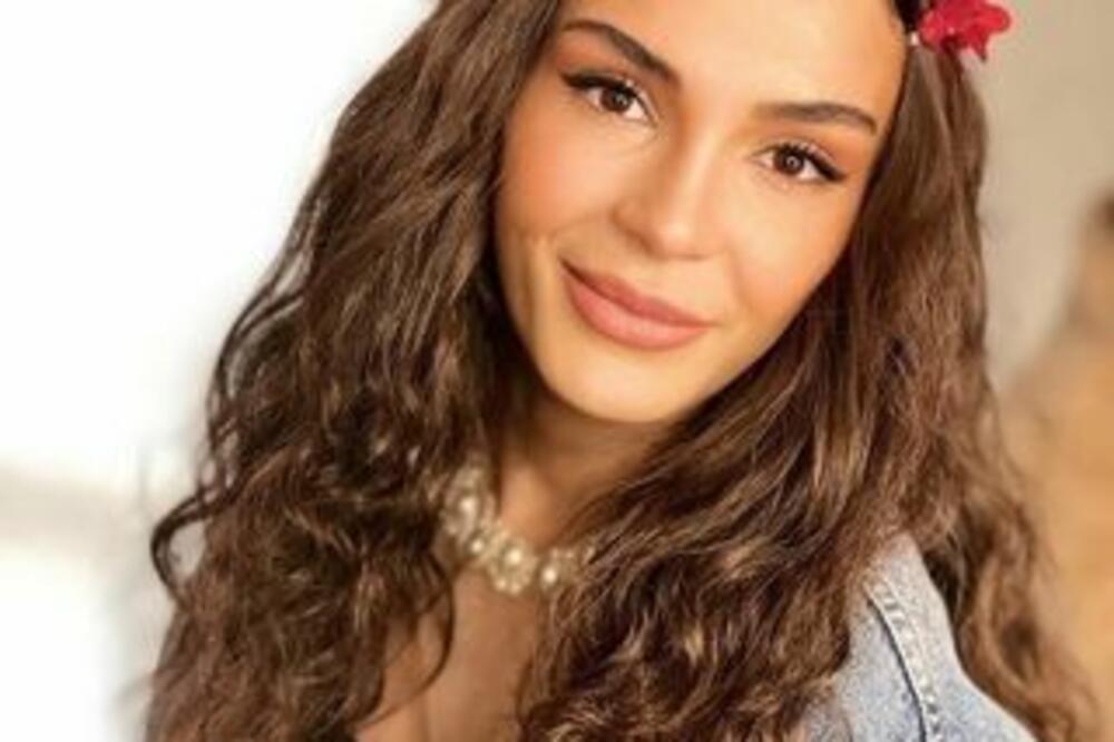 SVET JE JAKO MALI! TURSKA GLUMICA ČESTITALA DEČKU ROĐENDAN NA SRPSKOM: Srbi ODUŠEVLJENI a za to ima POSEBAN razlog!