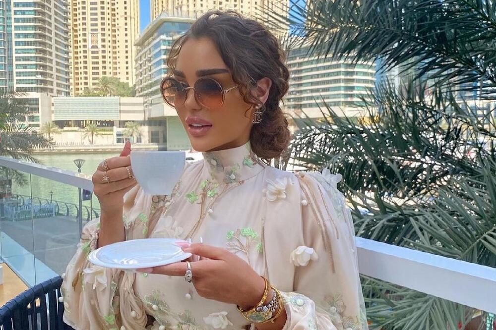 ANA KORAĆ NA RUCI NOSI PRAVO BOGATSTVO: Ovom FOTKOM je dokazala da izgleda BOLJE nego ikad, uverite se i sami