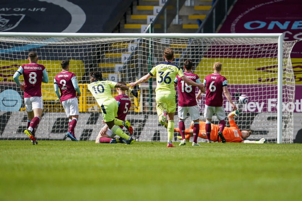 LINGARD VUČE VEST HEM U ELITU, PAO I LESTER! Junajted očerupao Pevce u Londonu, Arsenal siguran! (VIDEO)