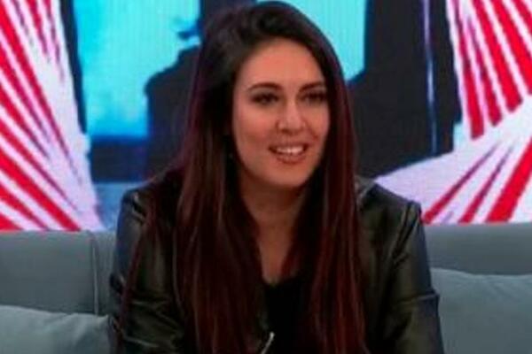 PEVAČICA OBELODANILA INTIMNU VEST U EMISIJI!?EKSKLUZIVNE INFORMACIJE ZBUNILE JAVNOST: Voditelj se slučajno IZLETEO!