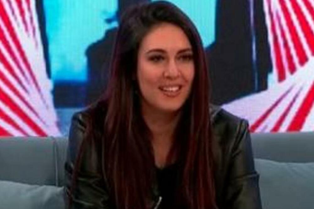 PEVAČICA OBELODANILA INTIMNU VEST U EMISIJI!?EKSKLUZIVNE INFORMACIJE ZBUNILE JAVNOST: Voditelj se slučajno IZLETEO!