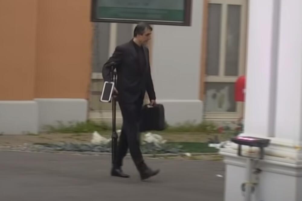 KADA JE MARKO BULAT UŠAO U ZADRUGU NASTAO JE PRAVI PROBLEM: Ša se peo po KROVU, LOMIO, a onda je PRIZNAO SVE