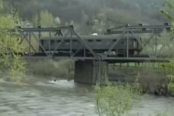 22 GODINE OD NAPADA NA PUTNIČKI VOZ U GRDELIČKOJ KLISURI: Poginulo je najmanje 15 ljudi među kojima DECA I TRUDNICE