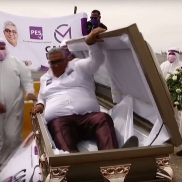 MOŽE LI BIZARNIJE? MEKSIČKI POLITIČAR USTAO IZ ZLATNOG KOVČEGA: Kolegama poslao JASNU PORUKU! (VIDEO)