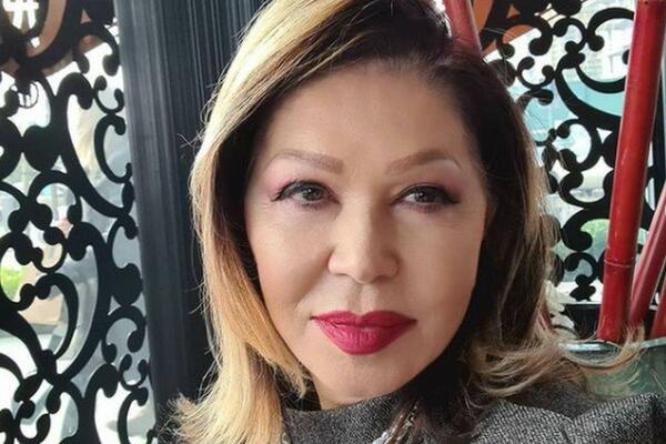 PONOSNO NOSI SVOJE GODINE! NEDA UKRADEN (70) BEZ ŠMINKE I FOTOŠOPA: Lice bez bora kao kod devojčice! (FOTO)