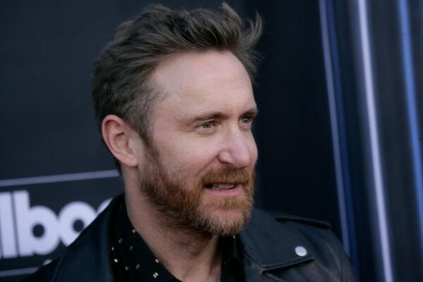 OSTAVIO JE SUPRUGU NAKON 22 GODINE BRAKA ZBOG NAJATRAKTIVNIJE DEVOJKE: Njeno izvajano telo zavodi, KAKVA JE!