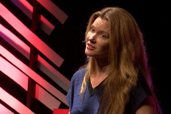 PREVARIO JE I OSTAVIO BEZ IČEGA SA PETORO DECE: Bivša žena NAJMOĆNIJEG MILIJARDERA otkrila njegovu mračnu stranu!