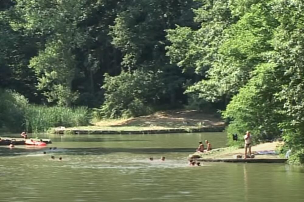 ŽENA SLUČAJNO UPALA U JEZERO PA DOŽIVELA HOROR: Napala je dva PREDATORA, nije joj bilo SPASA!