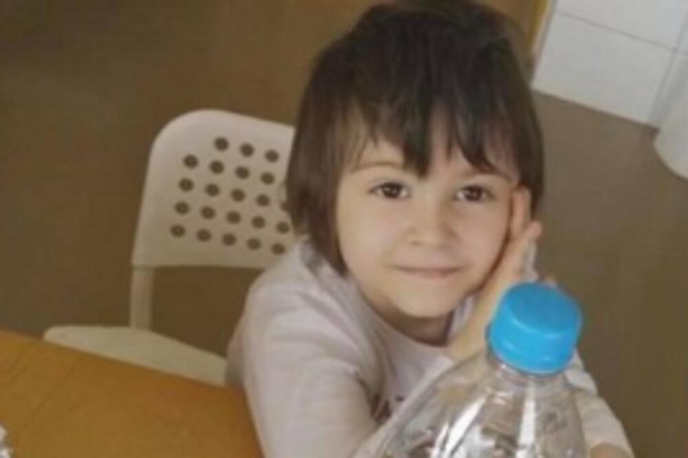 MALENA IVANA (5) IDE U TURSKU KAKO BI JOJ OPERISALI RAK NA PLUĆIMA: Humani ljudi su uspeli da PRIKUPE NOVAC (FOTO)