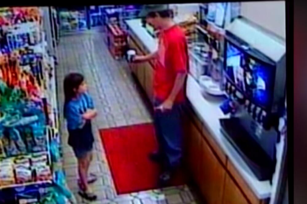 TOTALNI HAOS, PRODAVAČICA NAPALA DEVOJČICU ZBOG PSA: Eskaliralo je kada se umešala MAJKA, a razlog je GROZAN!