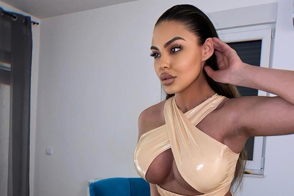 U RIJALITIJU JE BILA PRIRODNA BOMBETINA, SADA PUCA NEREALNIM ATRIBUTIMA: Sve je predimenzionirano, SILIKONI VRIŠTE!