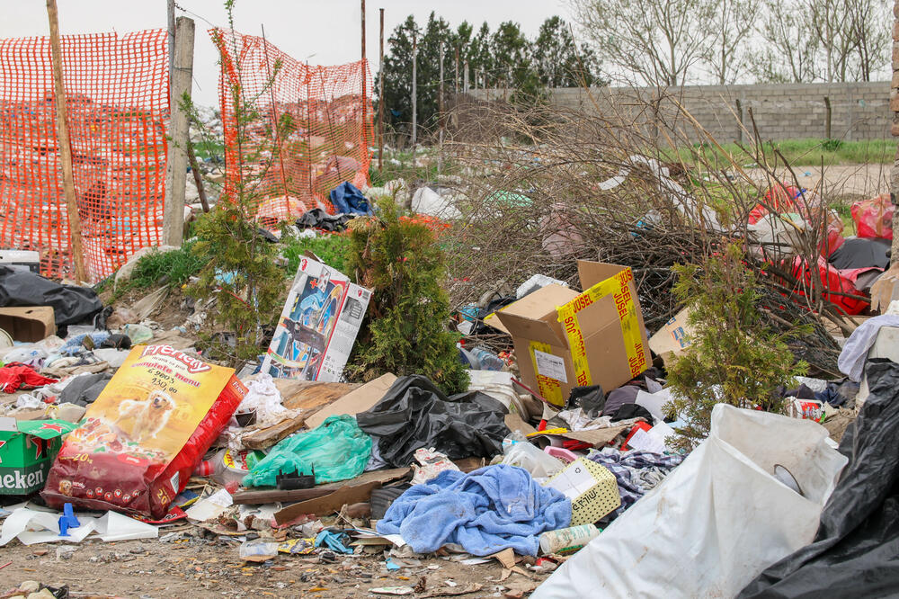 POČELO ČIŠĆENJE RUGLA KRAJ REZERVATA UVAC: Sud naterao komunalce da urede deponiju!