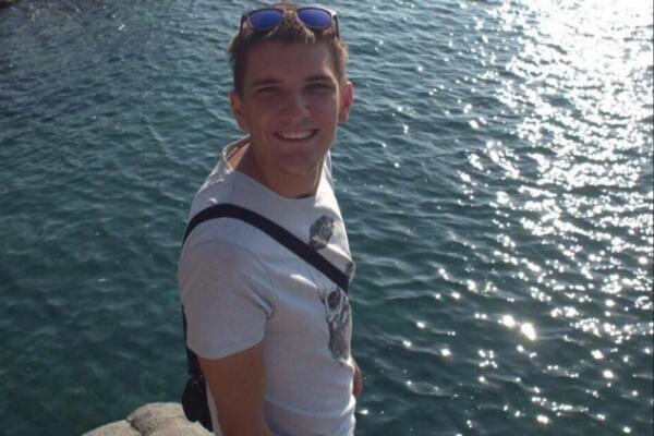 SAT OTKUCAVA, A UROŠU JE NOVAC NAJPOTREBNIJI! Kako bi pobedio tešku bolest mora da se leči u Turskoj, POMOZI SRBIJO