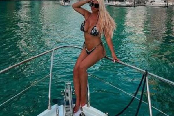 VRELIJA OD DUBAIJA! REŠ PEČENA DARA BUBAMARA SNIMKOM ZAPALILA AFRIKU: Mešala POZADINOM u ritmu muzike!