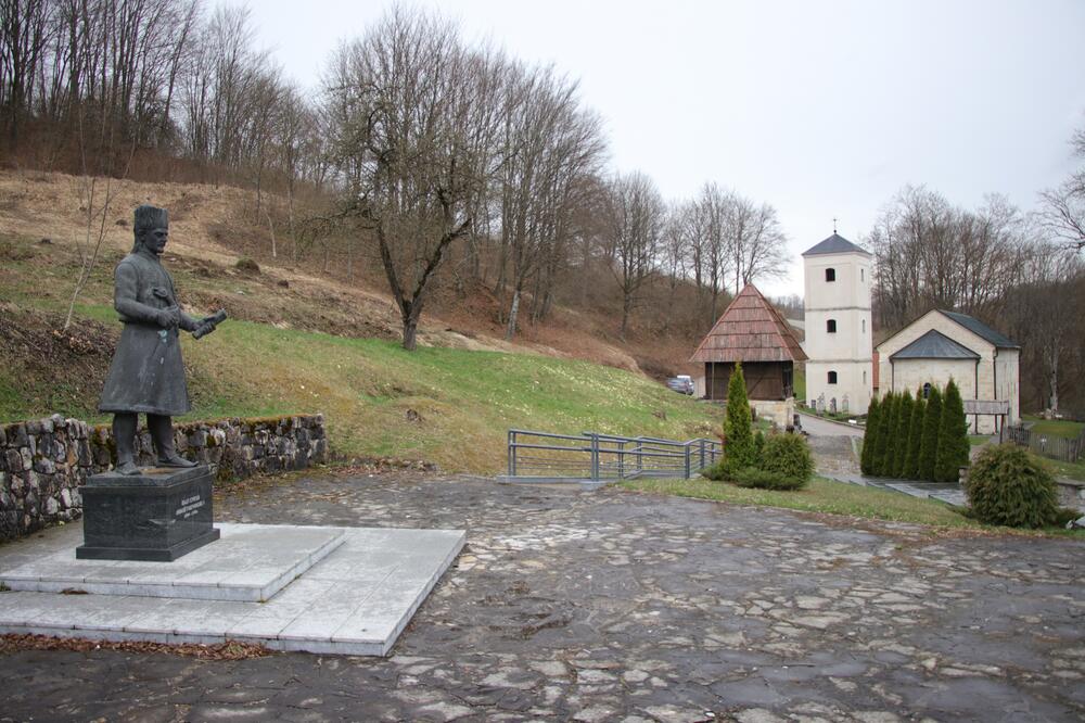 LIVADA TRI BUKVE JE NEKADA BILA ŠTAB DRAŽE MIHAILOVIĆA: Sada će se tu vršiti istraživanja, MEŠTANI ZBUNJENI (FOTO)