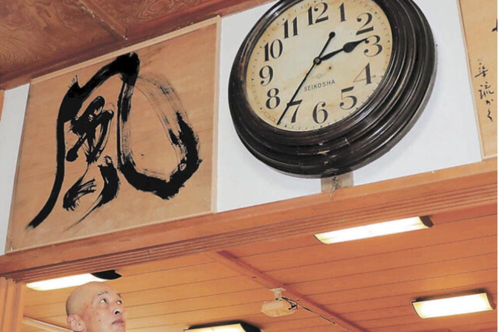 NAKON 10 GODINA POČEO DA KUCA! SAT STAO NAKON CUNAMIJA U JAPANU: Posle novog ZEMLJOTRESA ponovo proradio (FOTO)