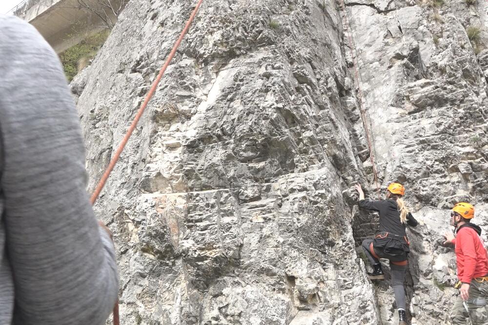 NEVIĐENA ATRAKCIJA U SRBIJI: Strme stene idealne za ektremno planinarenje, ali instruktori pozivaju na oprez (FOTO)