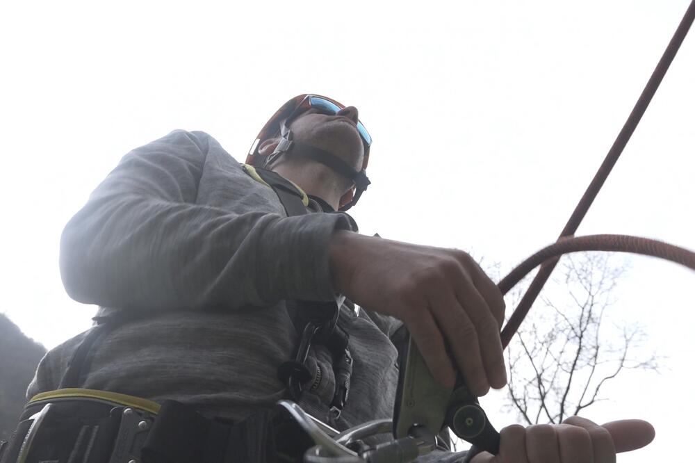 PLANINAR (73) POGINUO DOK JE SILAZIO SA TRIGLAVA: Pao u provaliju duboku 50 metara!