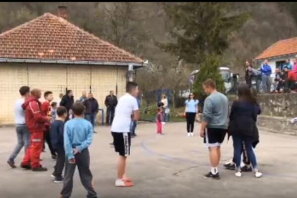 SRBIN ZAKUKAO, HTEO DA SE OSVETI KOMŠIJINOJ DECI: Brzo je podvio rep i pokajao se!