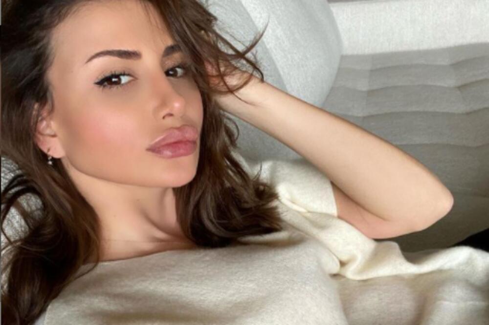 EMINA JAHOVIĆ IZVELA SINOVE, MUSTAFE SANDALA NI NA VIDIKU: Provode vreme u prirodi, vozeći dobro POZNATU SPRAVICU!