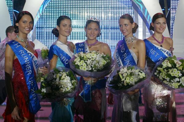 O NAŠOJ LEPOTICI SE NAŠIROKO GOVORILO,BILA JE DRUGA NAJLEPŠA ŽENA NA SVETU: Ubili su joj muža,otišla je iz Srbije!