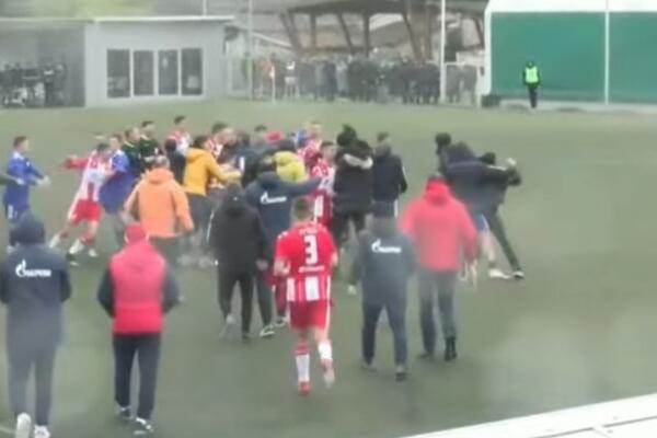 OPŠTA TUČA NA OMLADINSKOJ LIGI: Sevale pesnice nakon utakmice Zvezde i Brodarca! (Video)