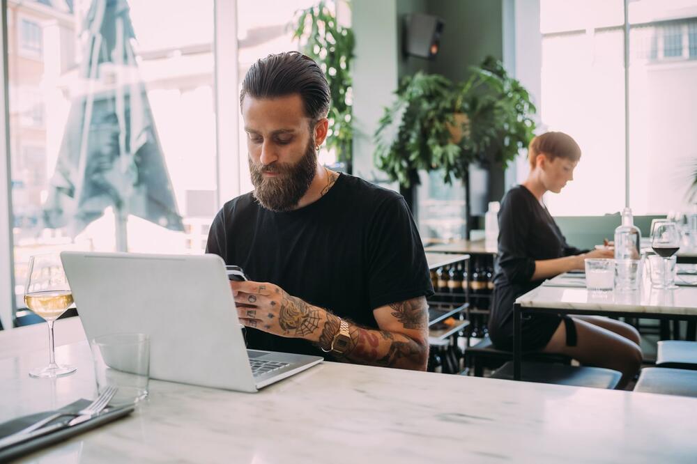 DA LI ŽENE VIŠE VOLE MUŠKARCE SA BRADOM ILI BEZ NJE? Istaživanje pokazalo šta je lepšem polu PRIVLAČNIJE!