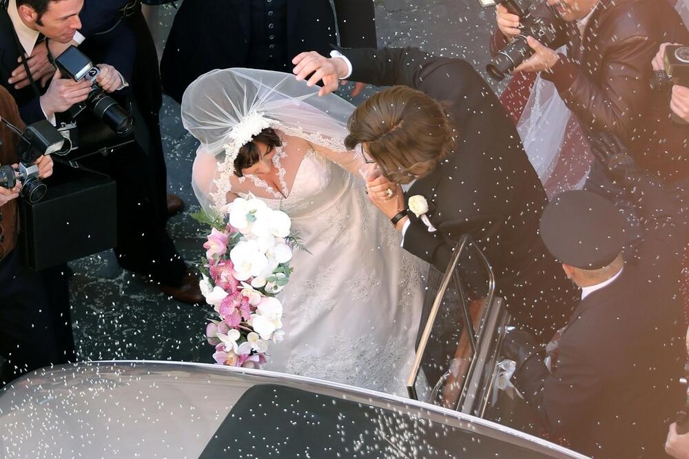 LEJDI GAGA U VENČANICI: Osvanule SENZACIONALNE fotke! Svi komentarišu DAMU u BELOM! (FOTO)