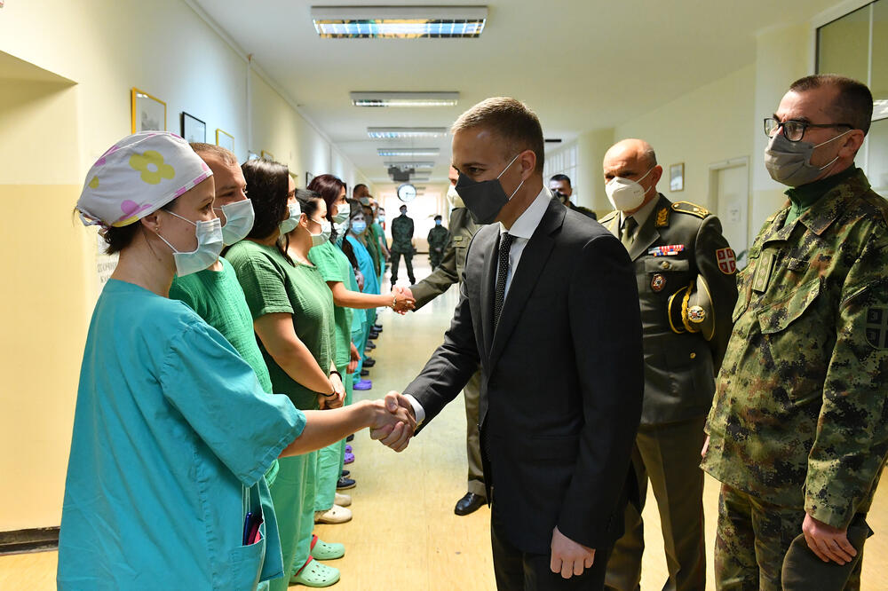 Ministar Stefanović na VMC Кaraburma: Godinu dana borbe za najteže kovid pacijente