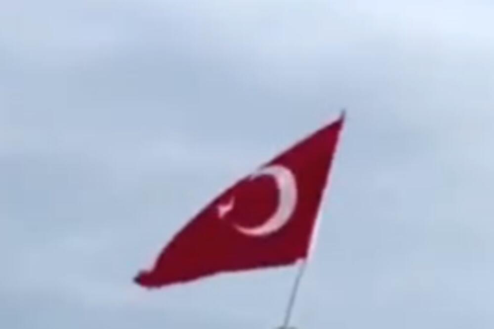 TURSKA: Ministar odbrane prinudno sleteo, avion imao nezgodu