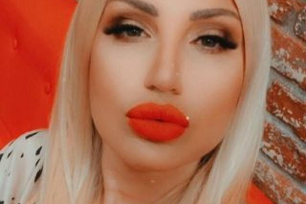 ZAVIRITE U OAZU MIRA JEDNE OD NAJBOGATIJIH PEVAČICA U SRBIJI: Ikone na svakom zidu, sve obojeno u belo! (FOTO)