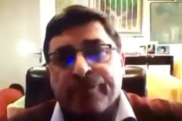 ŽENA KOJA JE UPUZALA PROFESORU U KADAR SE OGLASILA: Slušajte ovaj hit! (VIDEO)