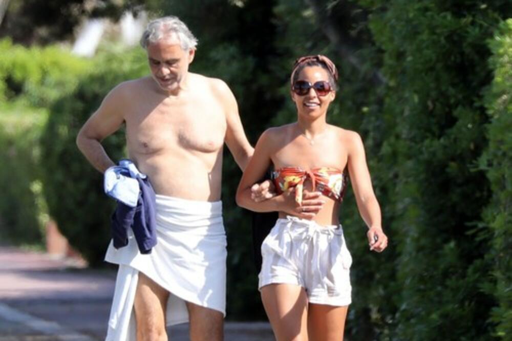 BOČELIJU JE TREBALO 3 MINUTA DA JE OSVOJI: Ona mu je IZIGRAVALA LJUBAVNICU dok je bio sa ŽENOM?! (FOTO)