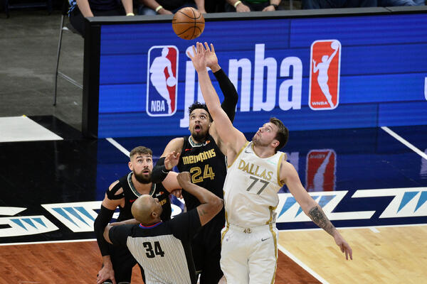 SPEKTAKULARNA TROJKA ZA POBEDU DALASA: Dončić izveo magiju uz zvuk sirene (VIDEO)