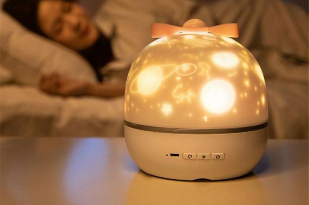 KAKO DEČIJU SOBU UČINITI ČAROBNOM: Lampa projektor sa 6 zanimljivih traka oduševiće najmlađe!