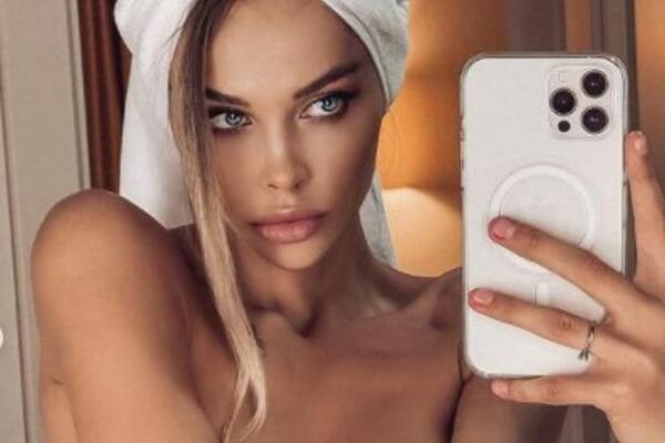 AU, KAKVA MAČKA! ZGODNA RUSKINJA SE SLIKALA SKROZ GOLA A INTIMNE DELOVE POKRILA JAJIMA: Raspametila muški rod!