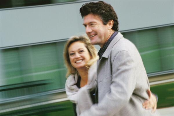 Stručnjaci SAVETUJU žene: Hvalite svoje MUŠKARCE kad god MOŽETE i dobićete od njih mnogo VIŠE nego što OČEKUJETE!