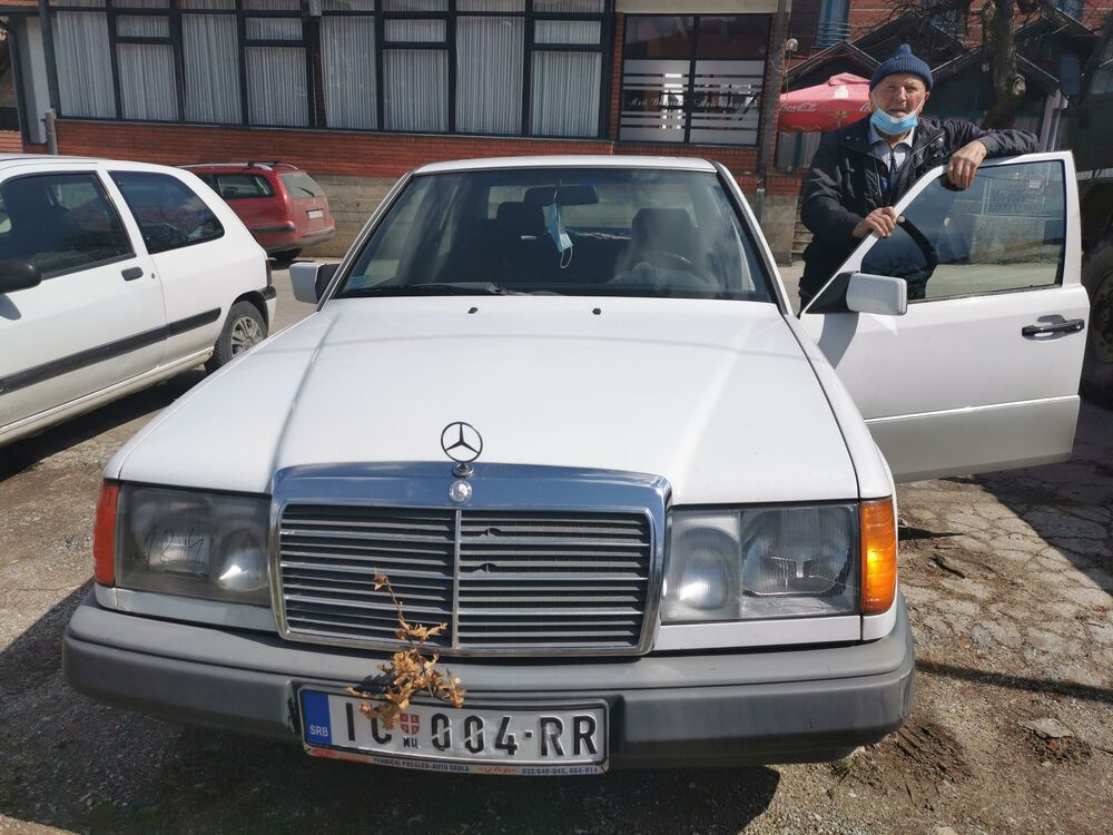 Tikin beli mercedes