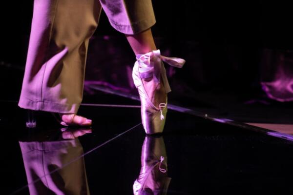 SKINULA ŠTIKLU I OBULA BALETANKU: Teodora u KONTRA ŠOUU prošetala po studiju kao prava BALERINA