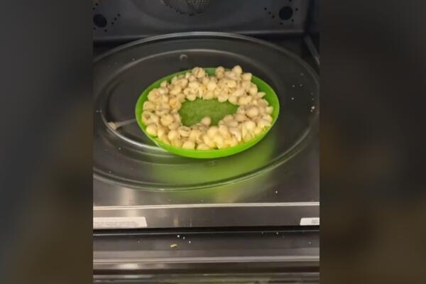 HRANA JE HLADNA, IAKO STE JE PODGREJALI? Konačno je jasno gde grešimo kada ubacujemo hranu u mikrotalasnu!