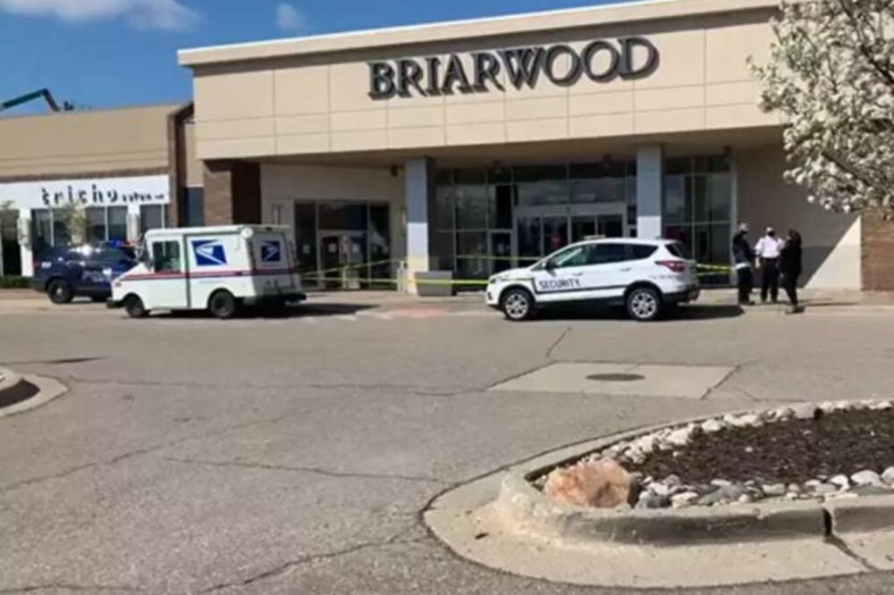 KRVAVI PIR U AMERIČKOM TRŽNOM CENTRU: Isplivao i snimak! (VIDEO)