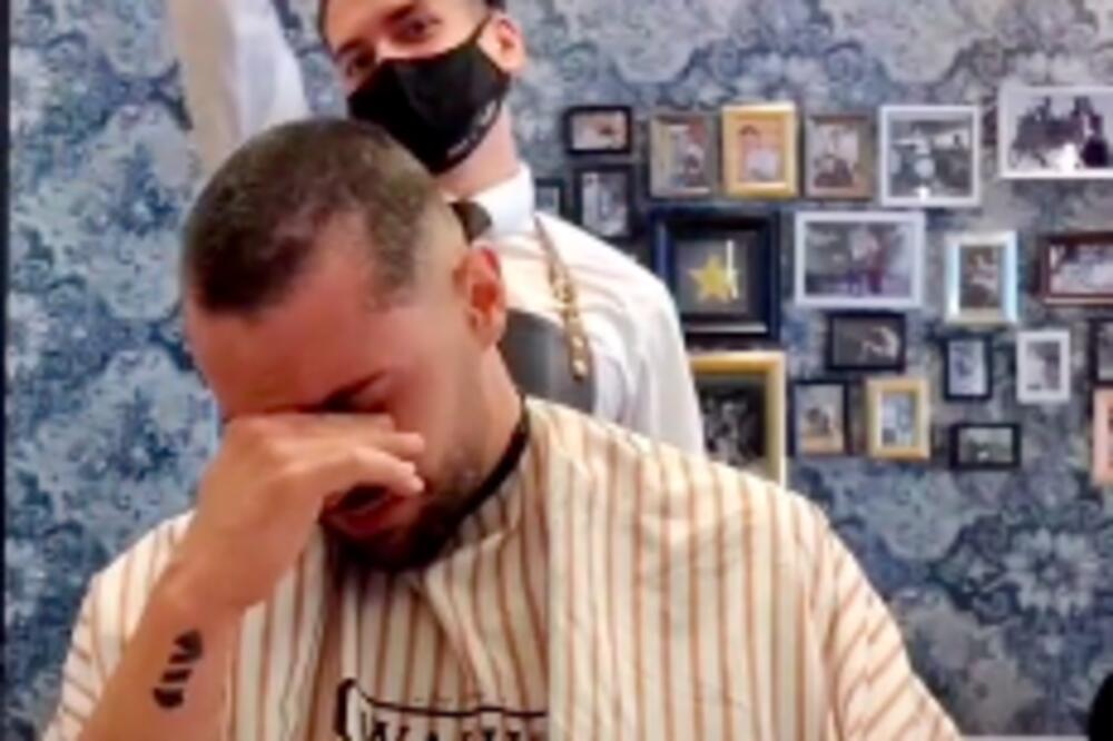 OBRIJAO JE PRIJATELJA KOJI BOLUJE OD RAKA, a ono što je posle učinio OSTAVILO JE SVE BEZ REČI! (VIDEO)