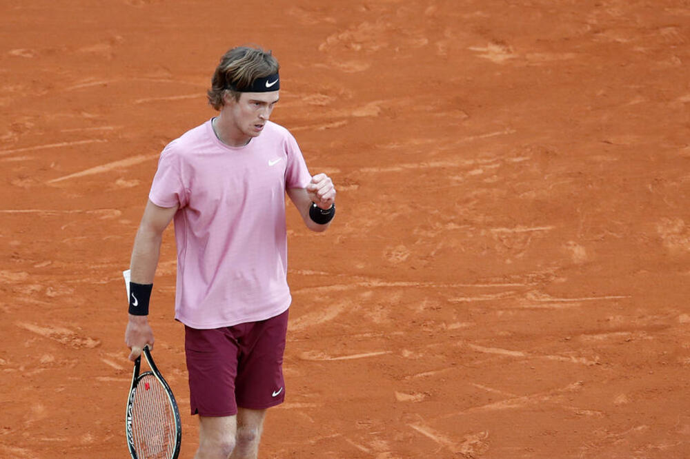 RUS POSLE POBEDE NAD NADALOM SE STAVIO U NJEGOVU KOŽU: ''Ne mogu ni da zamislim, pod kakvim on pritiskom igra''!