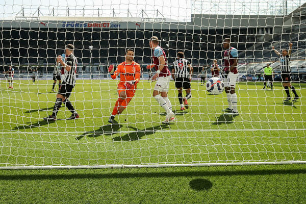 NE MOŽE SE TAKO U LIGU ŠAMPIONA: Njukasl prekinuo pobedničku seriju Vest Hema, "Vukovi" slavili protiv Šefilda!