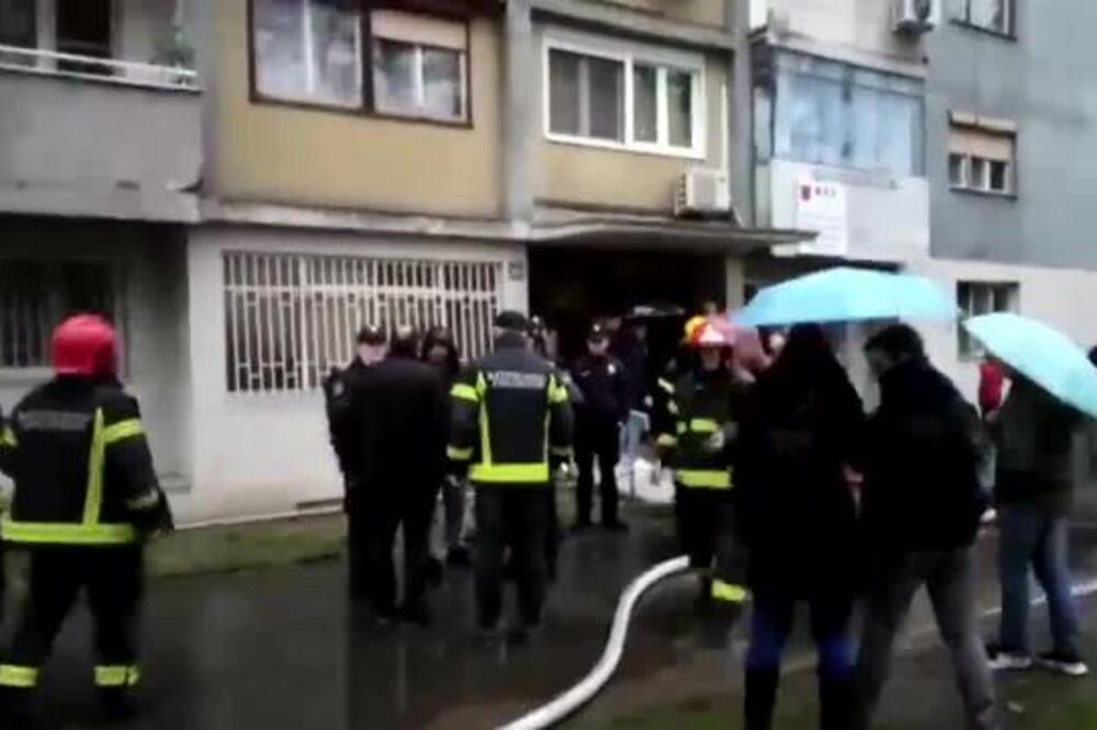 OKONČANA DRAMA U SOLITERU NA NOVOM BEOGRADU: Vatrena stihija uništila unutrašnjost zgrade! (FOTO/VIDEO)