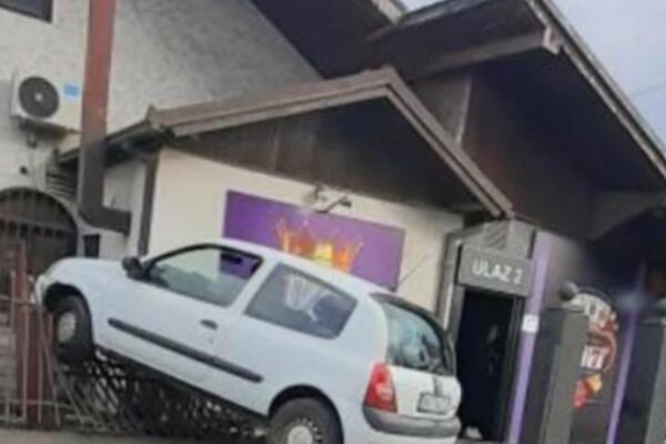 NESVAKIDAŠNJI UDES U VINČI: Vozač automobila uleteo u dvorište obližnje KUĆE! (FOTO)