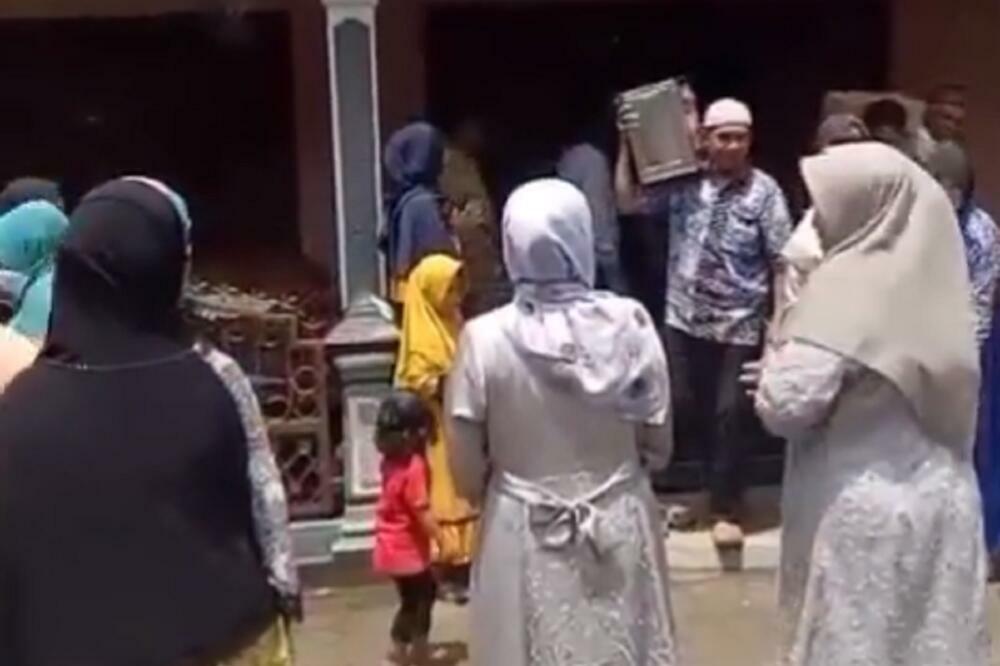 AU! MLADOŽENJA OTIŠAO U POGREŠNU CRKVU I ZAMALO OŽENIO TUĐU MLADU: Opšti haos, za sve kriva JEDNA STVAR! (VIDEO)