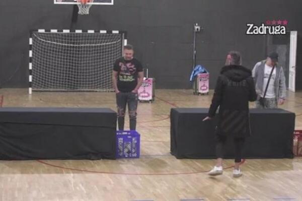 SRAVNIO GA SA ZEMLJOM! Šok na imanju u Lisovićima, napustio je zauvek Zadrugu, takmičari nisu mogli da veruju!