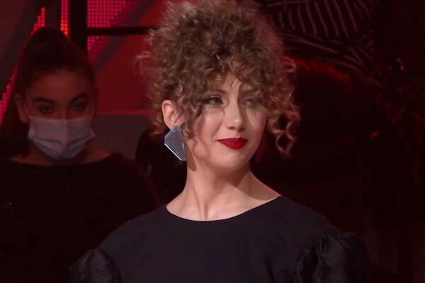 PEVALA JE NA ULICI, A ODUŠEVILA JE REGION U ZVEZDAMA GRANDA: Vodila je neprestanu borbu, PUT JOJ JE BIO TRNOVIT!