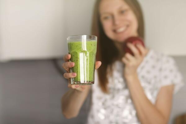 NIKAKO NE JEDITE OVE NAMIRNICE SIROVE: Mnogi to praktikuju, nutricionista upozorava na VELIKU OPASNOST!